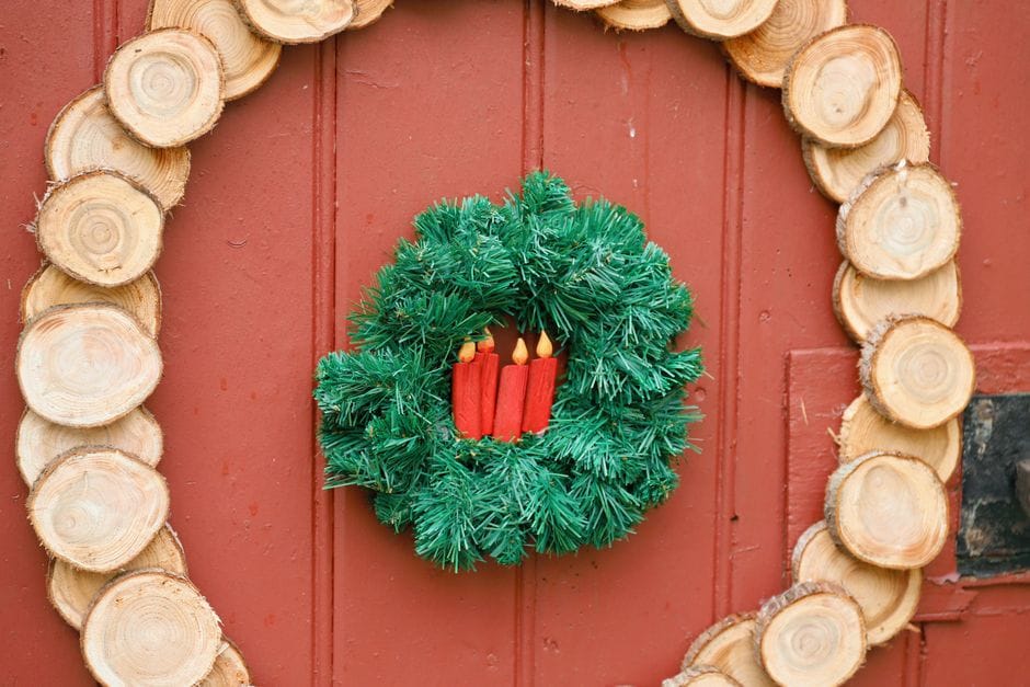Adventskranz und Türkranz selbst binden: aus Naturmaterial, sicher und schön